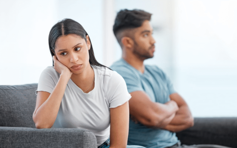 प्यार में कम्युनिकेशन की ताकत: रिश्तों को मजबूत बनाने का मंत्र